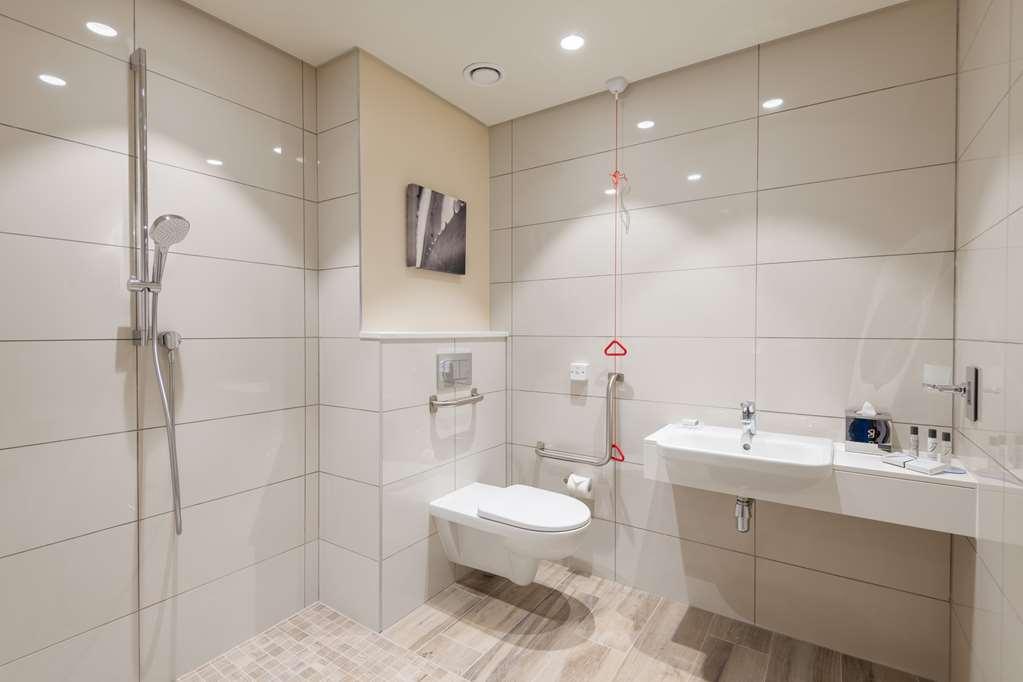 Hilton Garden Inn Windhoek Oda fotoğraf
