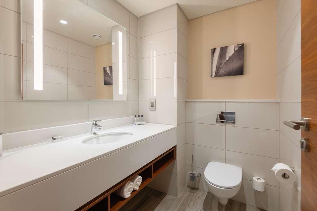 Hilton Garden Inn Windhoek Oda fotoğraf