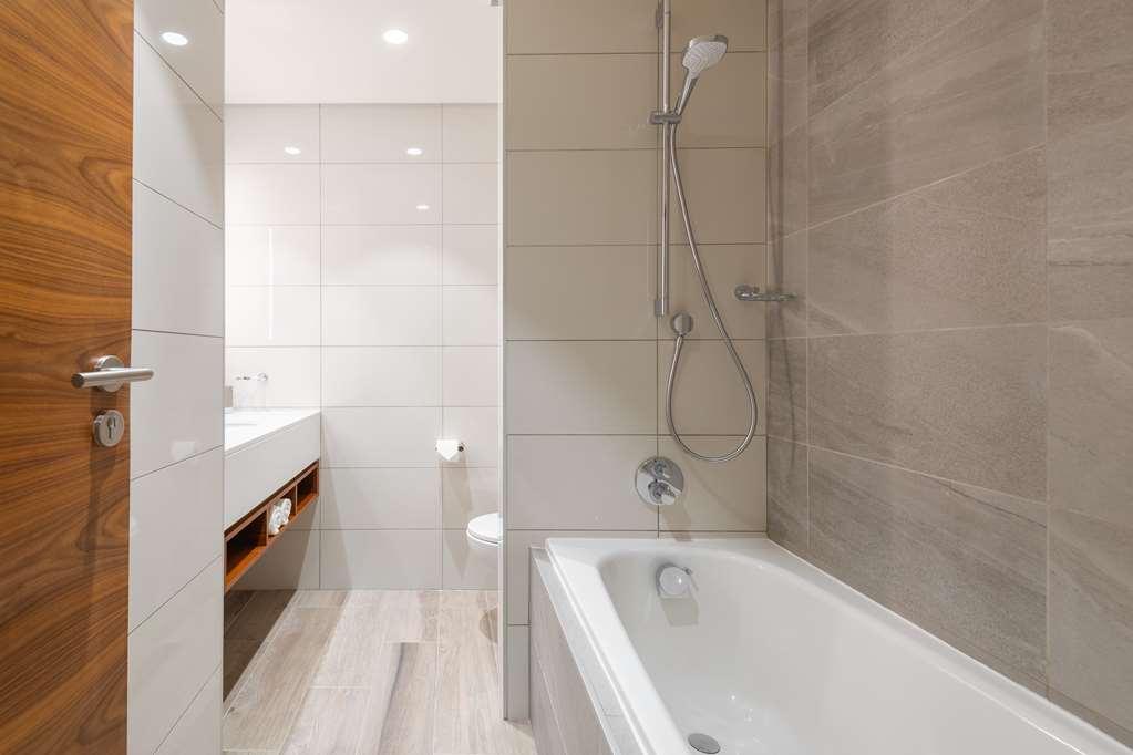 Hilton Garden Inn Windhoek Oda fotoğraf