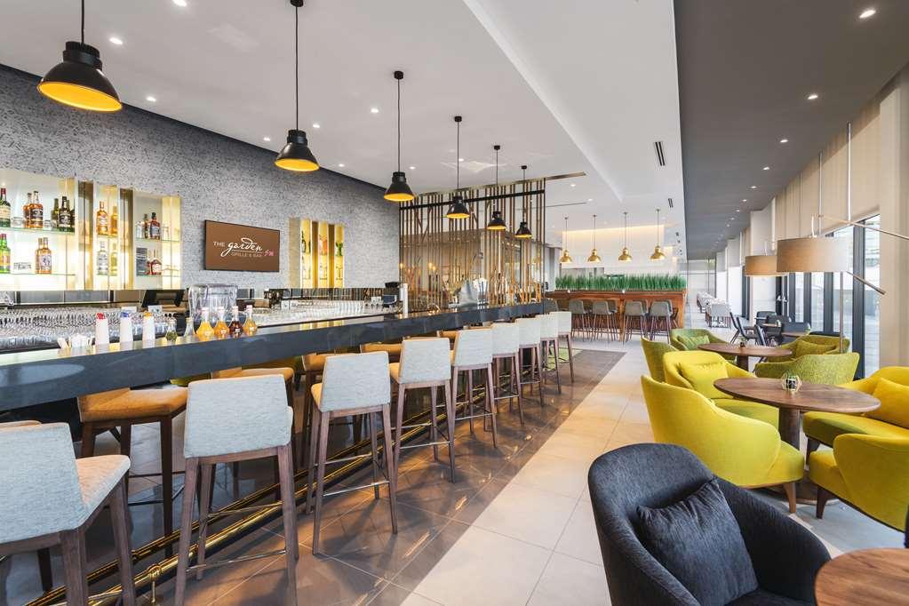 Hilton Garden Inn Windhoek Restoran fotoğraf