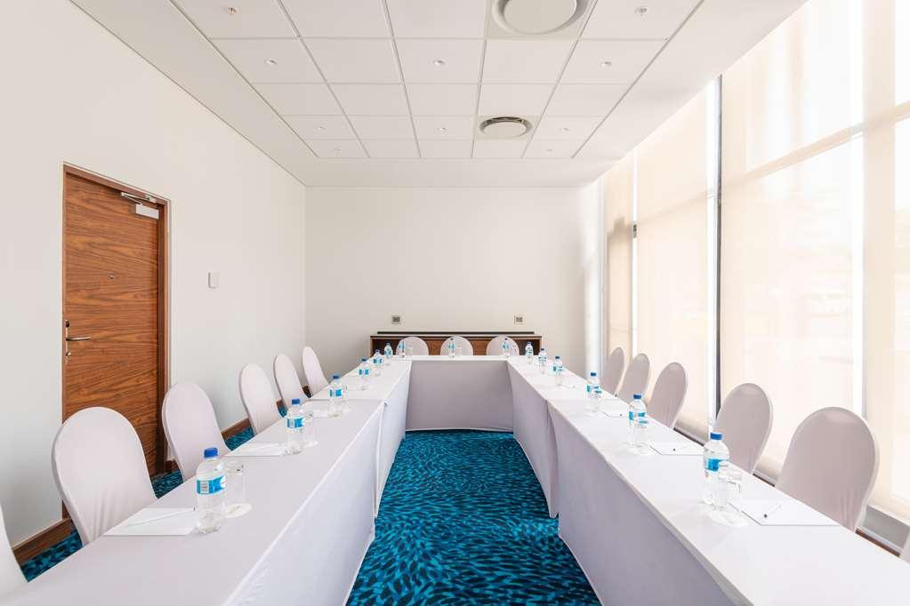Hilton Garden Inn Windhoek Konforlar fotoğraf